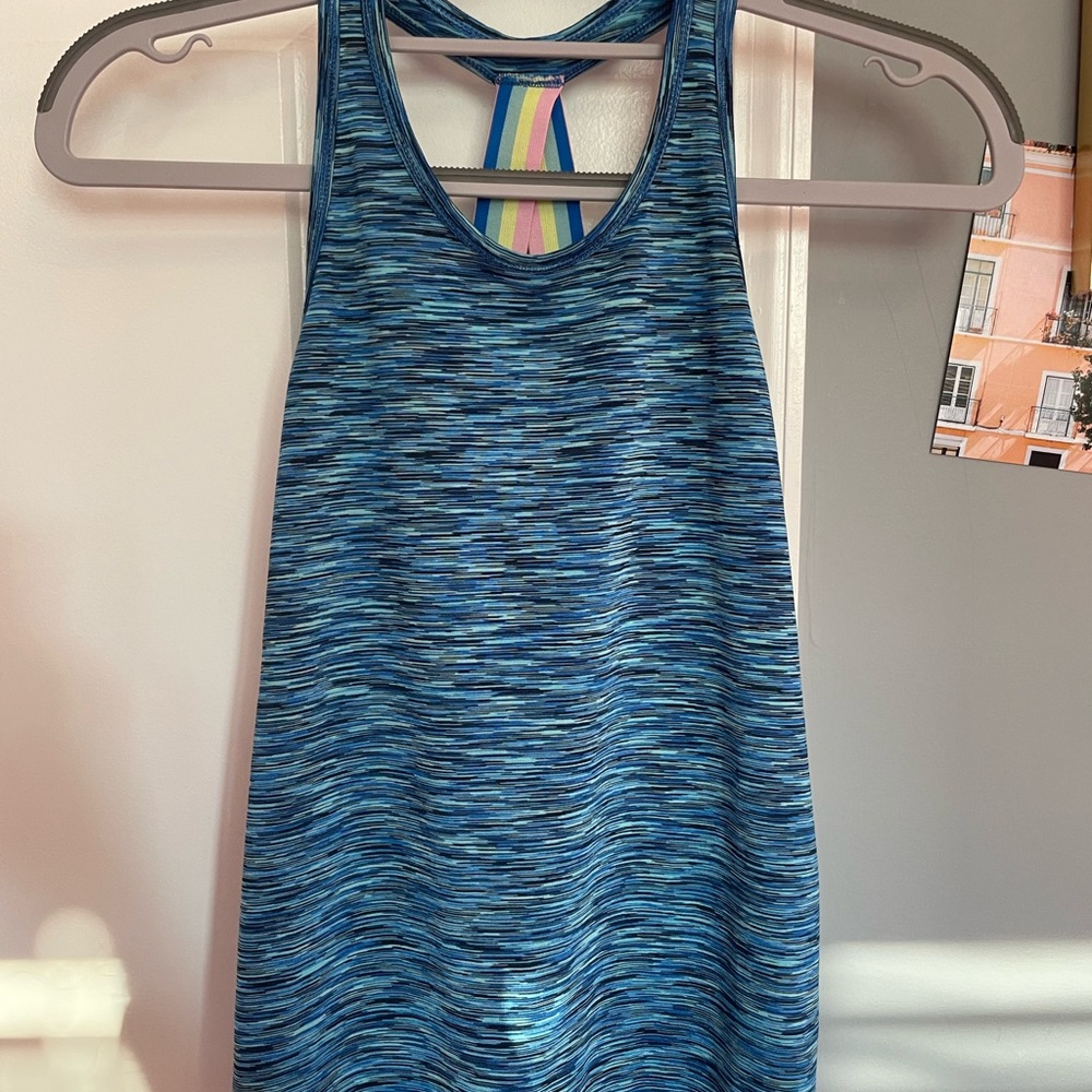 DSQ workout tank too; size medium (10-12) in great condition